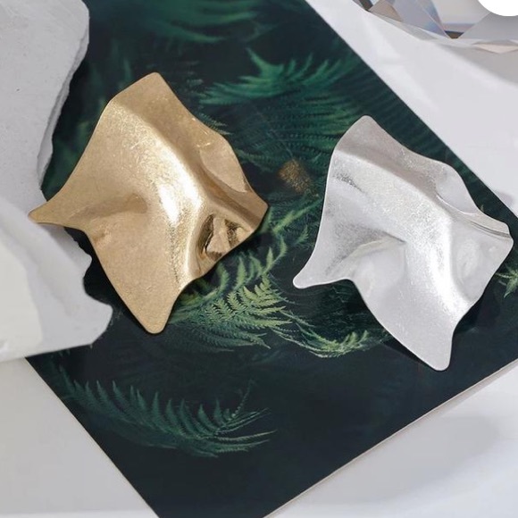 💛18K gold plated bold dim earrings - Picture 7 of 11